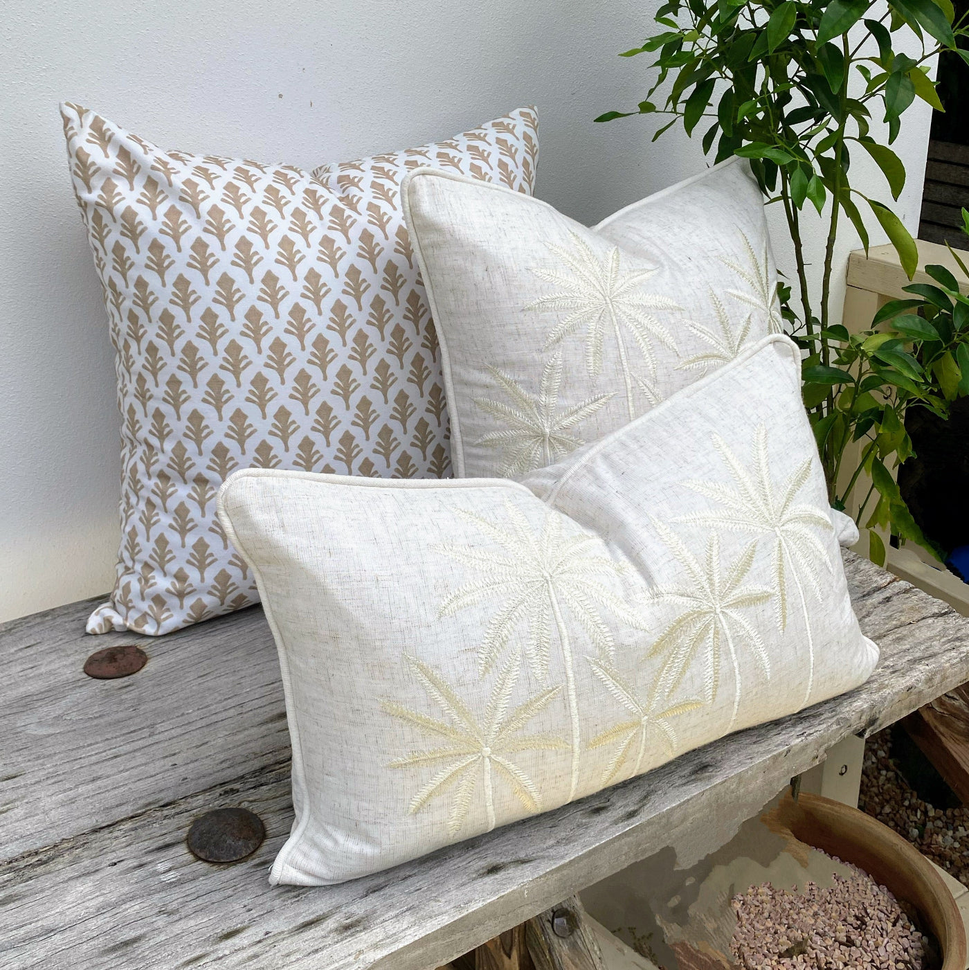 New Design Cushion Set for Your Bedroom