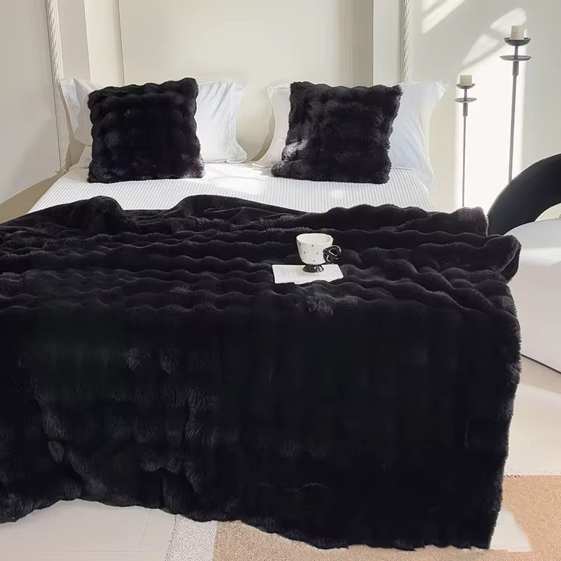Extra Large Faux Fur Throw Blanket | Elysian Black