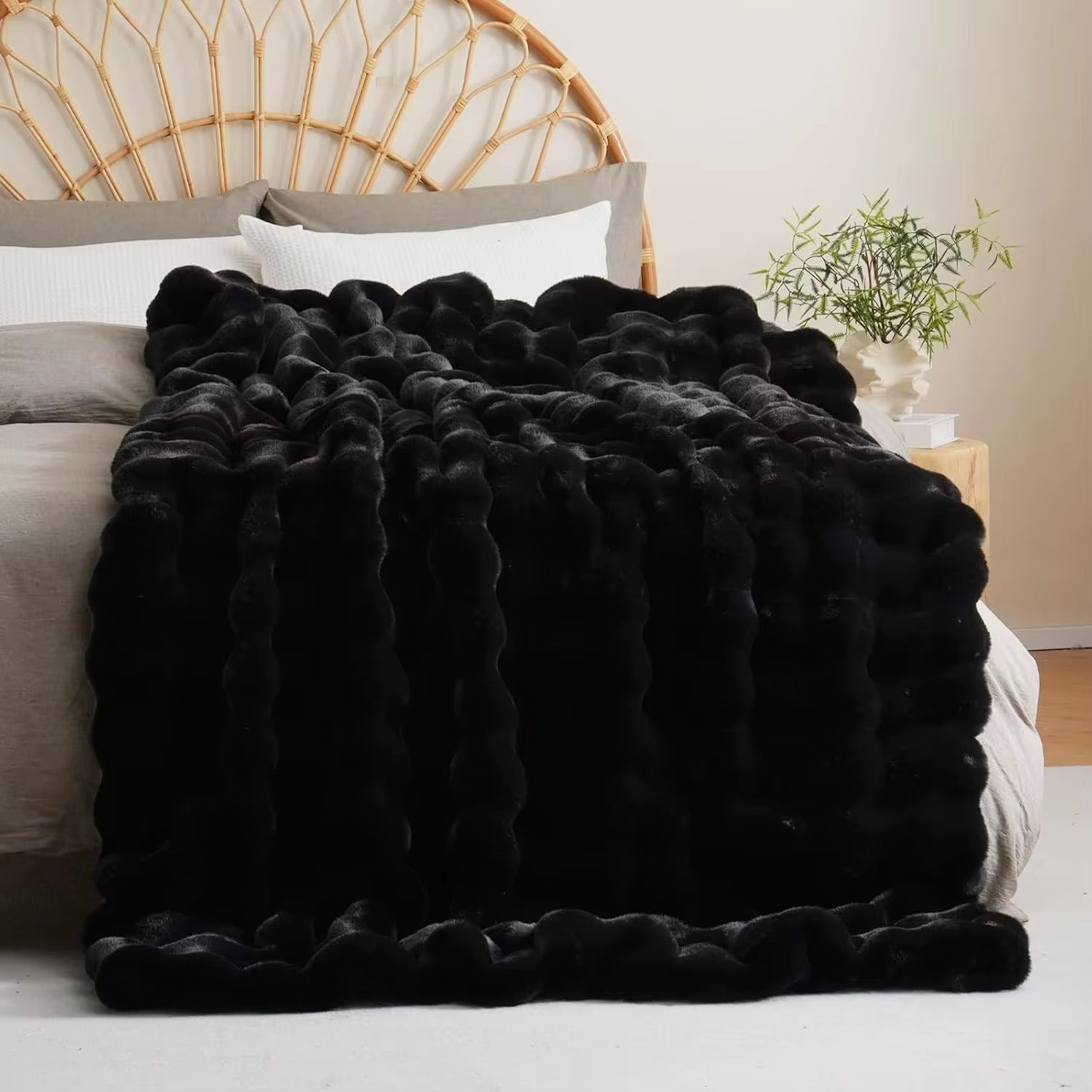 Extra Large Faux Fur Throw Blanket | Elysian Black