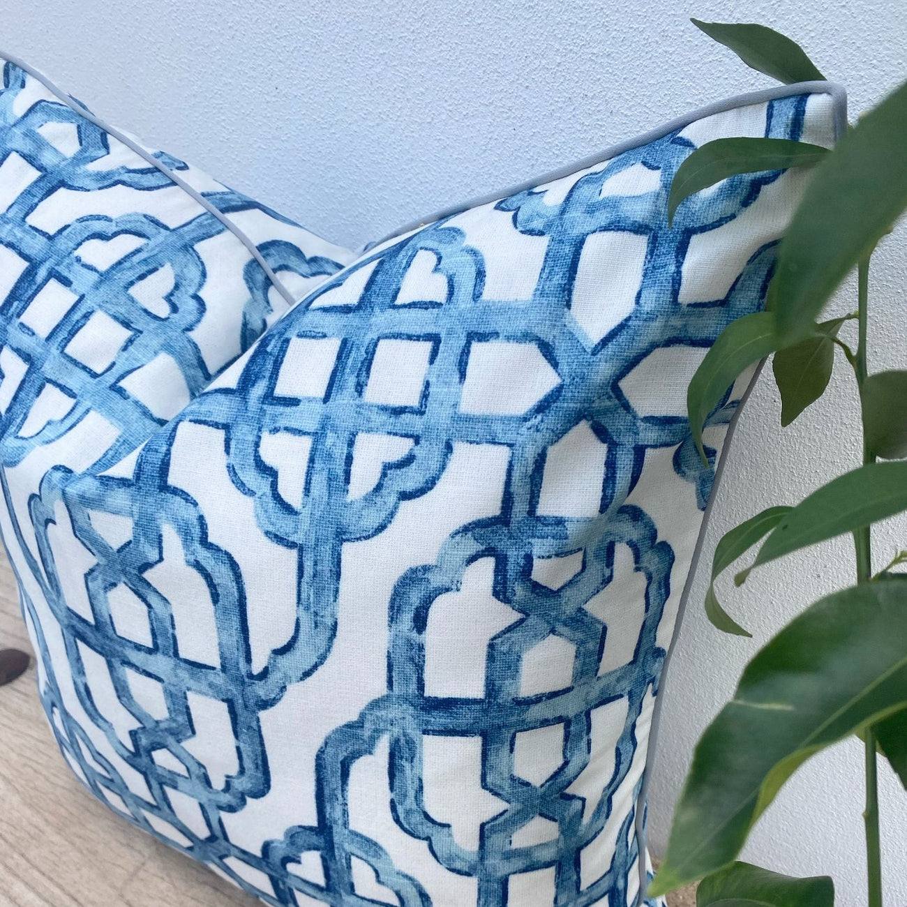 Blue and White Cushions Decorative Throw Pillow Covers Cotton — free download